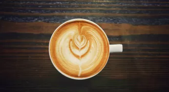 ¿Es verdad que el café es malo para la rosácea? Cuestionamientos a partir de dos estudios